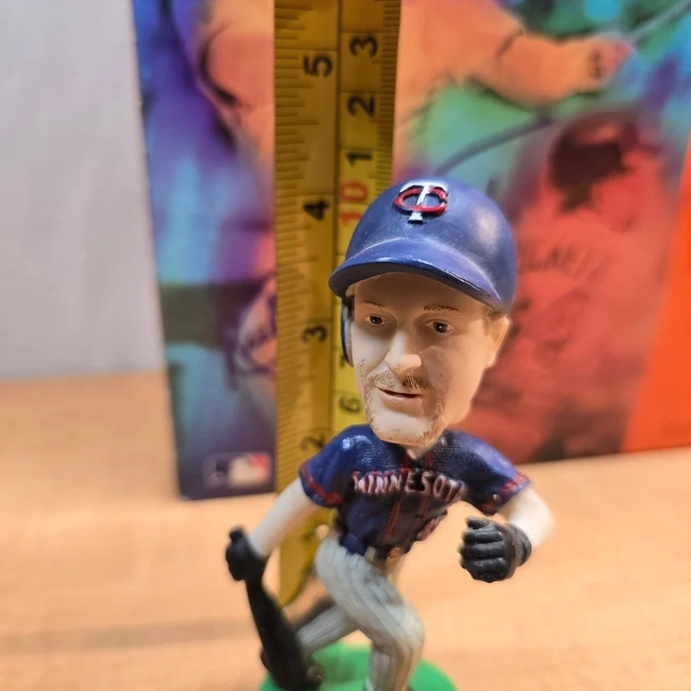 Lot of Minnesota Twins Baseball‎ Collectibles Wheaties Coke Bobble Heads VHS VTG